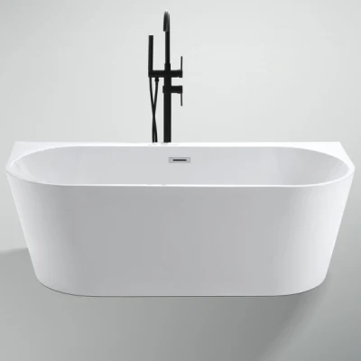 Freistehende Badewanne aus Acryl an der Wand, modernes Badezimmer